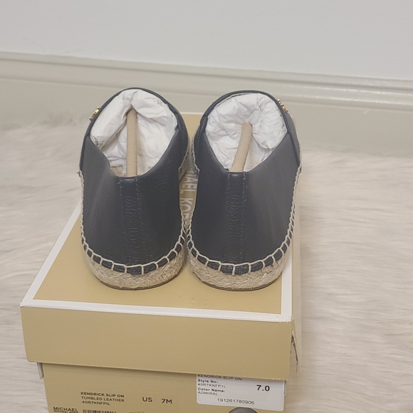 Michael Kors Kendrick Flats Admiral 7 NIB - Picture 6 of 8